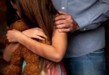 Abuelo degenerado practicaba el Kamasutra con sus nietitas: las abusó por tres años