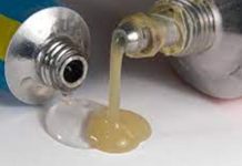 No tenía preservativos y se puso un pegamento epoxi para “sellar” el pene: Acabó muerto