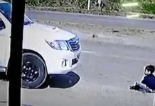 Video fuerte: salía con su camioneta, se sentó un nene en la calle y le pasó por encima