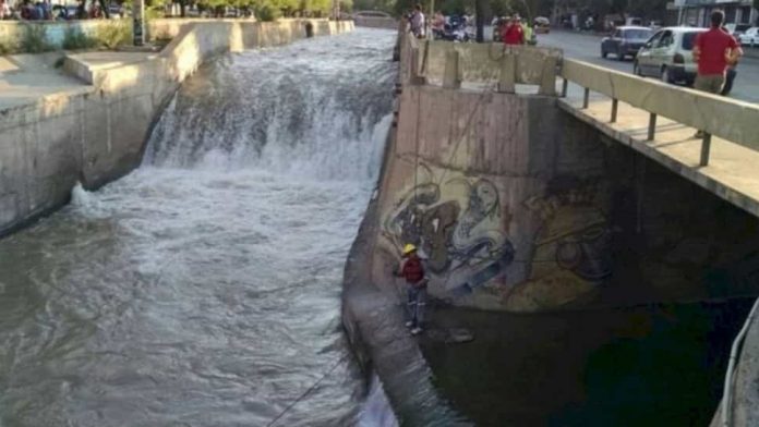 se_ahogx_intentando_rescatar_a_perro_caxdo_a_un_canal_x1x_crop1632079572291.jpg_1734428432-min