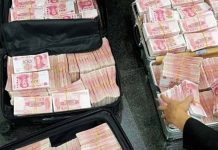 Le pidieron que usara bien el barbijo en el banco, se enojó y retiró en efectivo todos sus millones