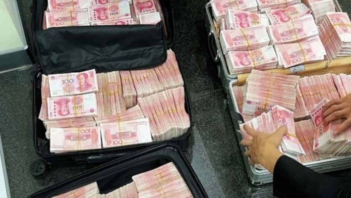 millonario_se_enojx_porque_le_pidieron_que_usara_bien_el_barbijo_y_cerrx_su_cuenta_en_el_banco_1_1.jpg_1734428432-min