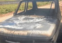 Discutió con su pareja y le prendió fuego al auto donde dormía uno de sus hijos