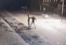 Atacó por detrás al vecino y lo mató de 50 puñaladas: todo quedó filmado