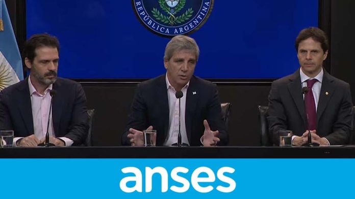 gobierno-anses-caputo-anuncios-fachada (1)
